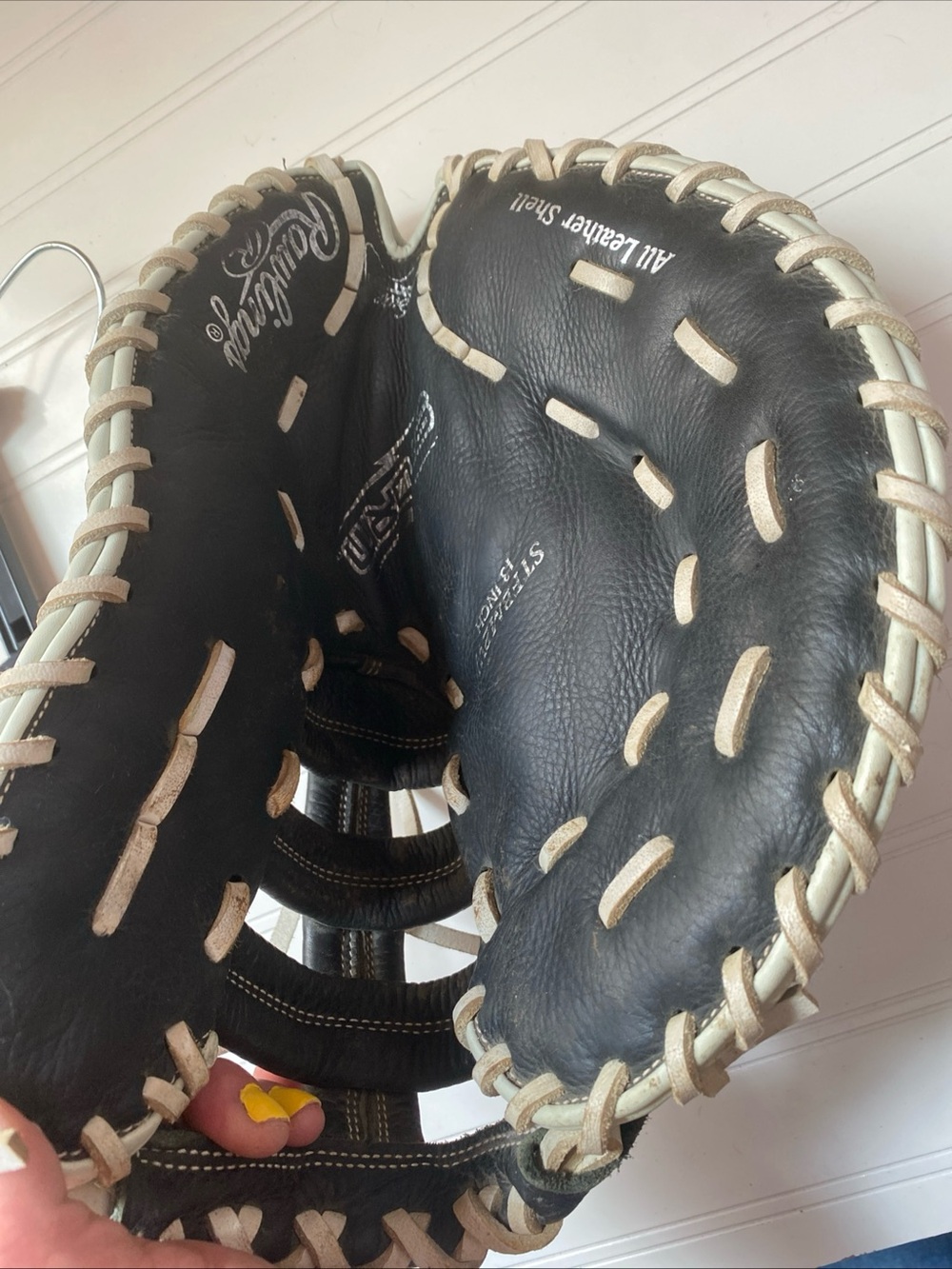 Rawlings Black and White Leather Baseball Glove - Picture 3 of 8